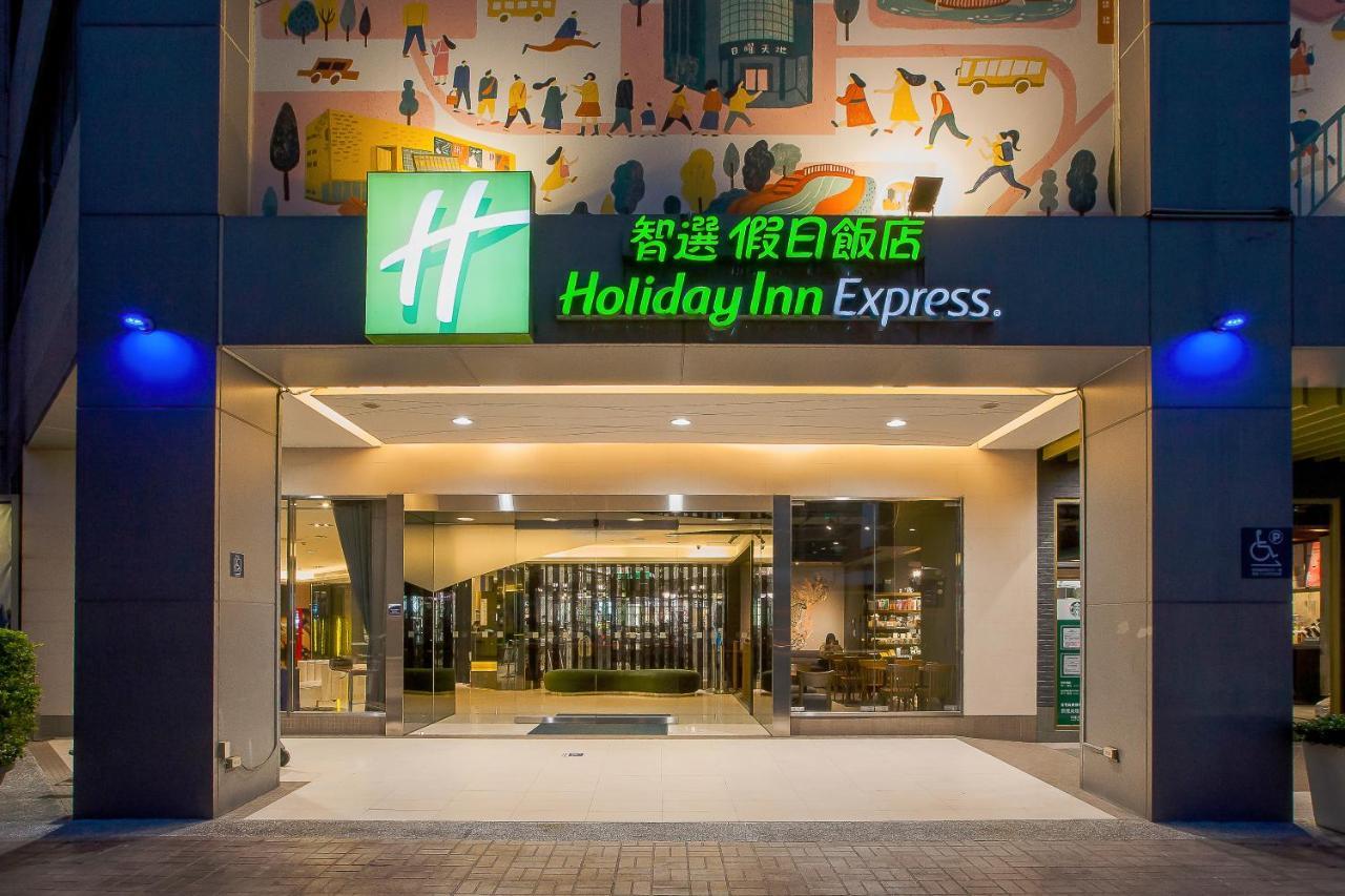 Holiday Inn Express Taichung Park, An Ihg Hotel Exterior photo